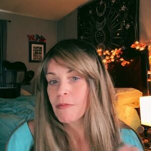 Chelsey Smith Crowns: Amber in the color Balayage